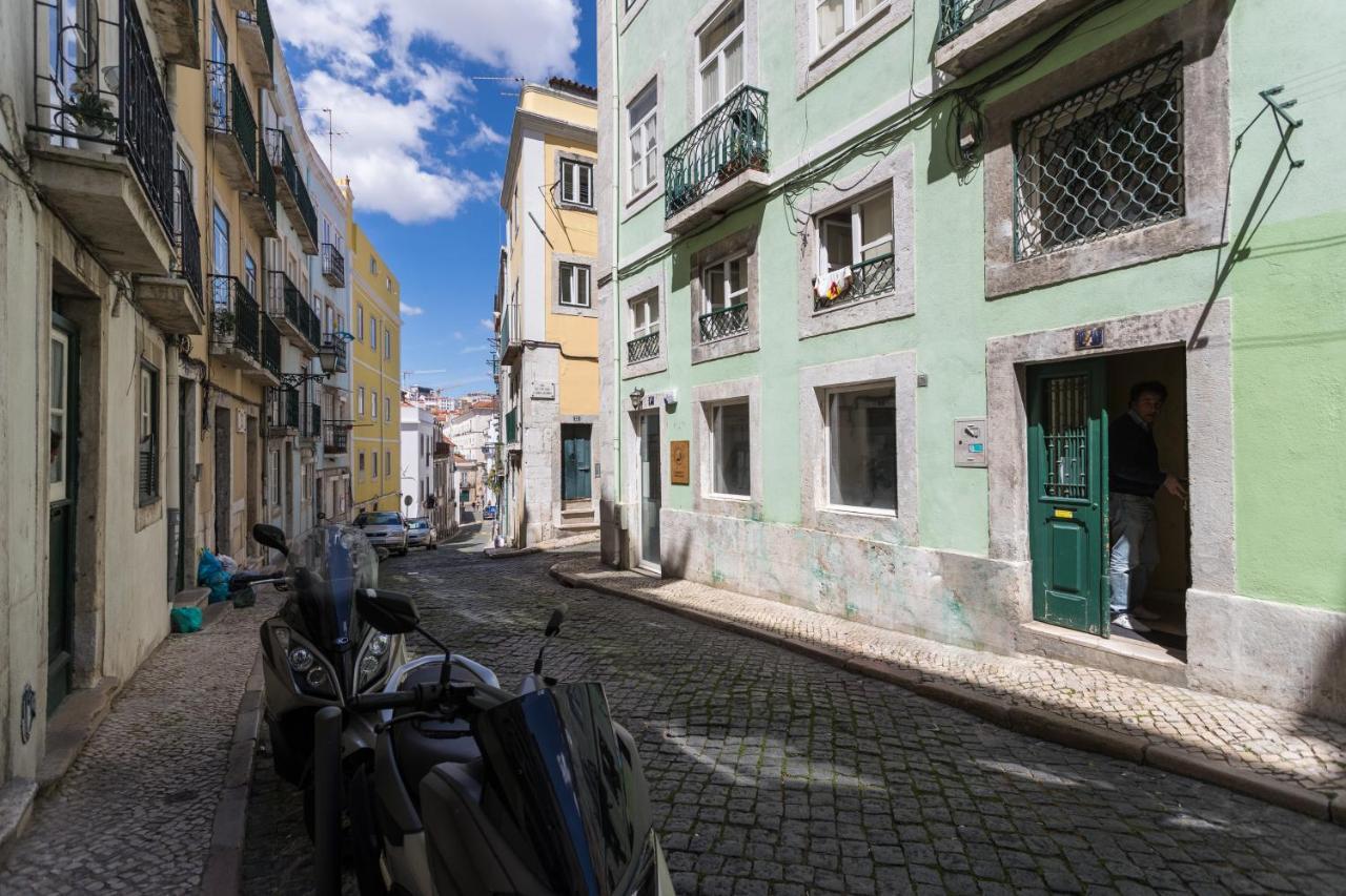Charming Apartment Travessa Do Alcaide Lisbon Luaran gambar