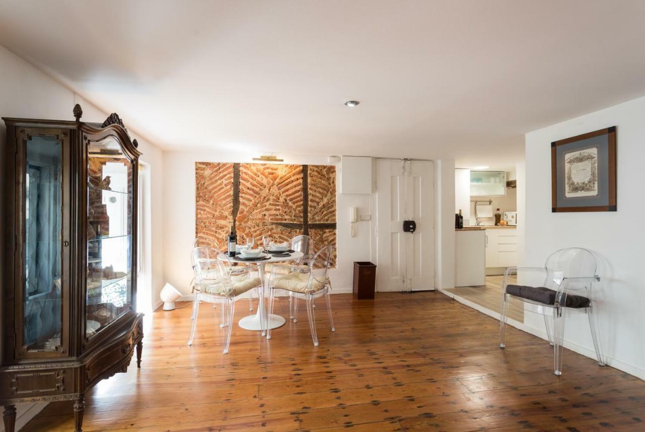 Charming Apartment Travessa Do Alcaide Lisbon Luaran gambar