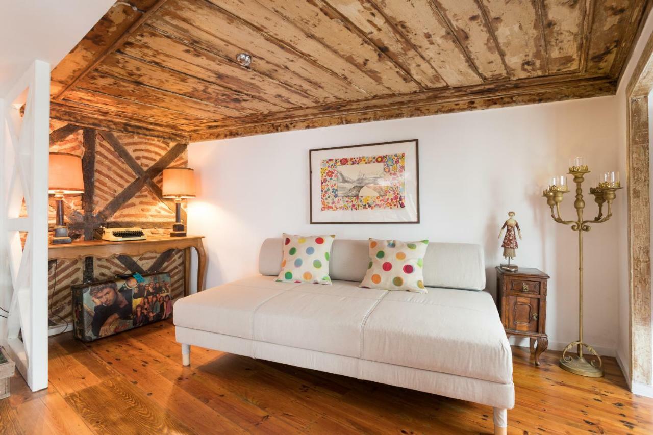 Charming Apartment Travessa Do Alcaide Lisbon Luaran gambar
