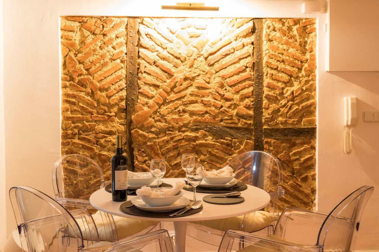 Charming Apartment Travessa Do Alcaide Lisbon Luaran gambar