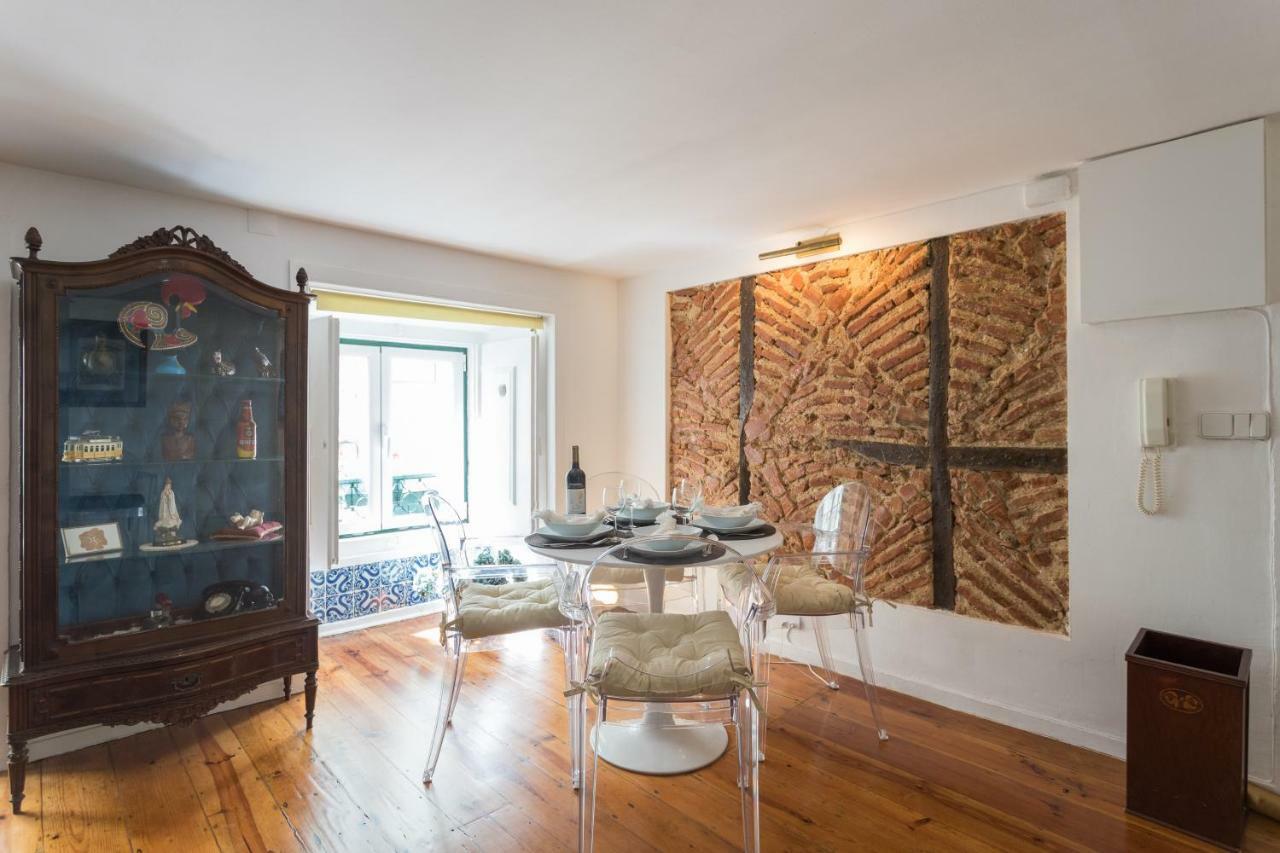 Charming Apartment Travessa Do Alcaide Lisbon Luaran gambar