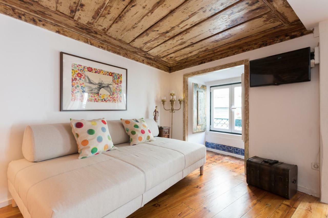 Charming Apartment Travessa Do Alcaide Lisbon Luaran gambar