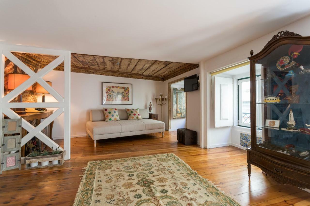 Charming Apartment Travessa Do Alcaide Lisbon Luaran gambar